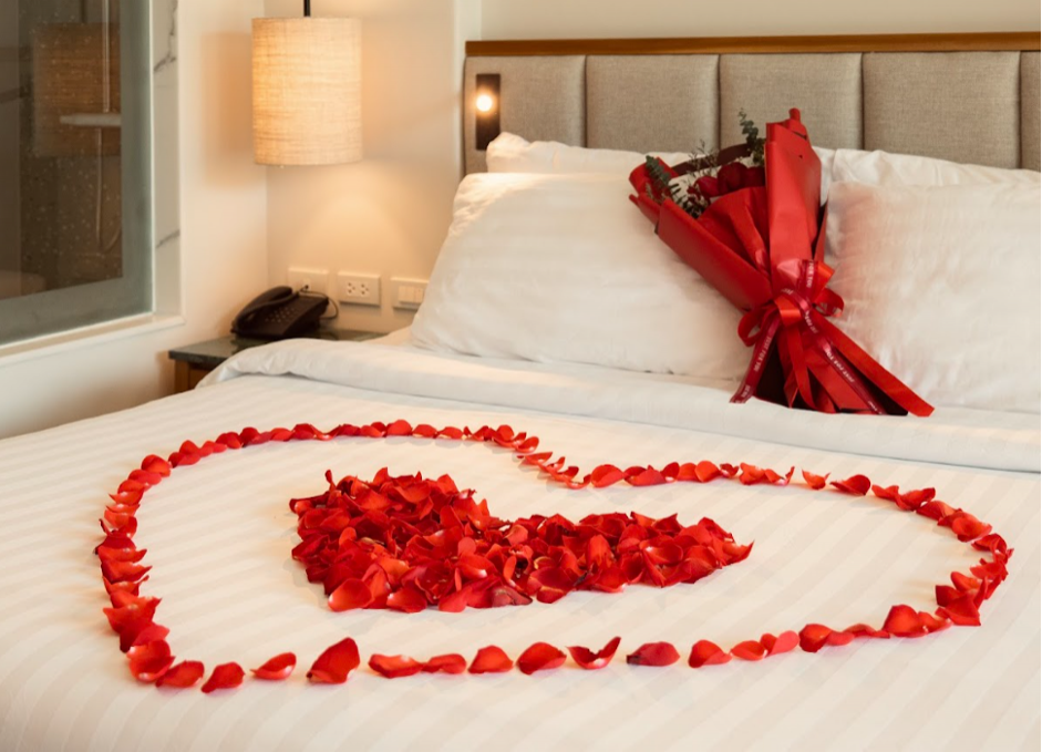 Days 1 Night Phi Phi Trip for Couples  Romantic on a Budget